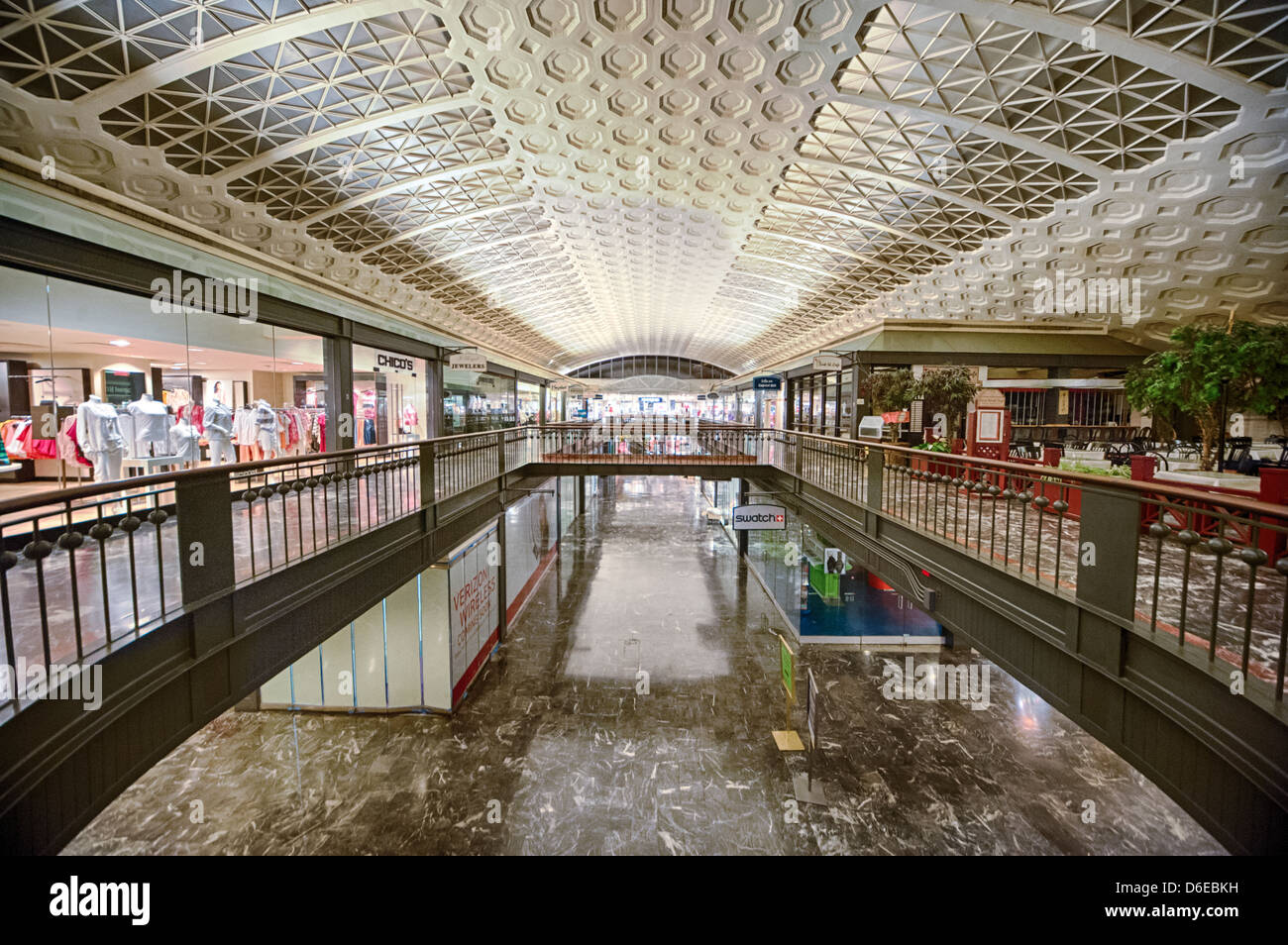 Innenansicht der Union Station in Washington, DC, USA, mit der historischen Haupthalle und dem Hallenbereich. Stockfoto