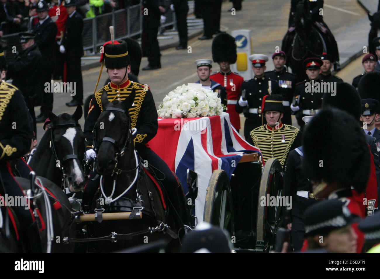 17. April 2013 London, UK. Baroness Thatcher Trauerzug macht seinen Weg entlang der Fleet Street auf dem Weg zur St. Pauls Cathedral Stockfoto