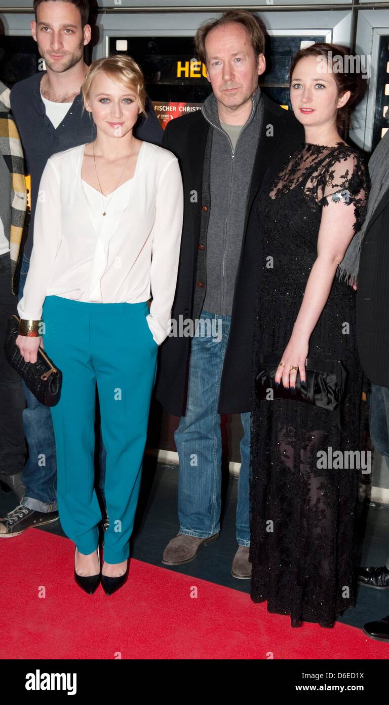 Deutsche Schauspielerin Anna Maria Muehe (Front LR) und Schauspieler Ulrich Noethen sowie die Deutsche Schauspielerin Anna Maria Muehe (Front LR) und Schauspieler Ulrich Noethen sowie die