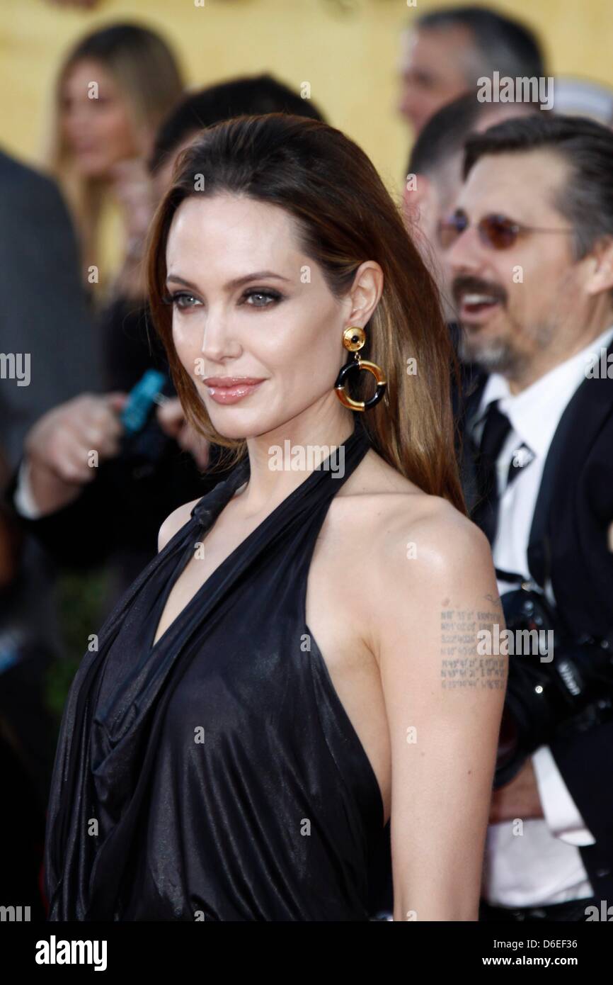 US-Schauspielerin Angelina Jolie besucht die 18. jährliche Screen Actor Guild - SAG - Awards im Shrine Auditorium in Los Angeles, USA, am 29. Januar 2012. Foto: Hubert Boesl Stockfoto