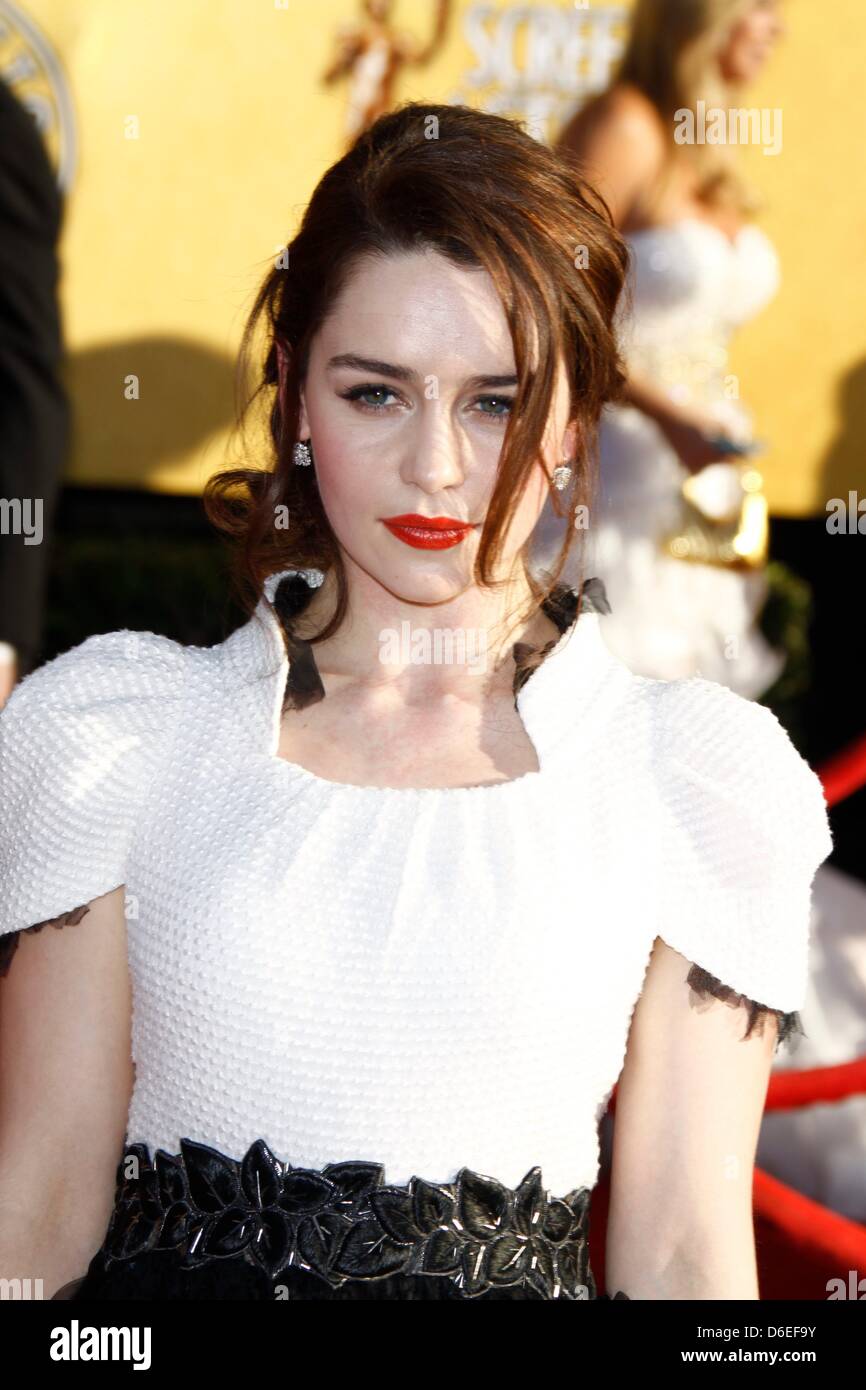 Britische Schauspielerin Emilia Clarke besucht die 18. jährliche Screen Actor Guild - SAG - Awards im Shrine Auditorium in Los Angeles, USA, am 29. Januar 2012. Foto: Hubert Boesl Stockfoto