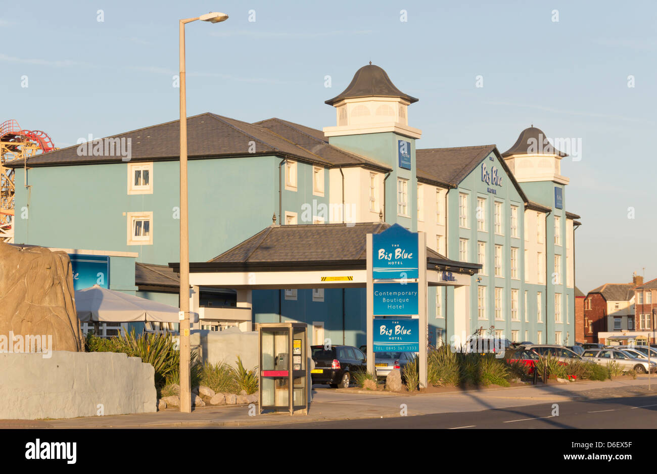 Das Big Blue Hotel, 157 Zimmer vier Sterne modernes Boutiquehotel direkt am Meer in der Nähe in Blackpool Pleasure Beach. Stockfoto