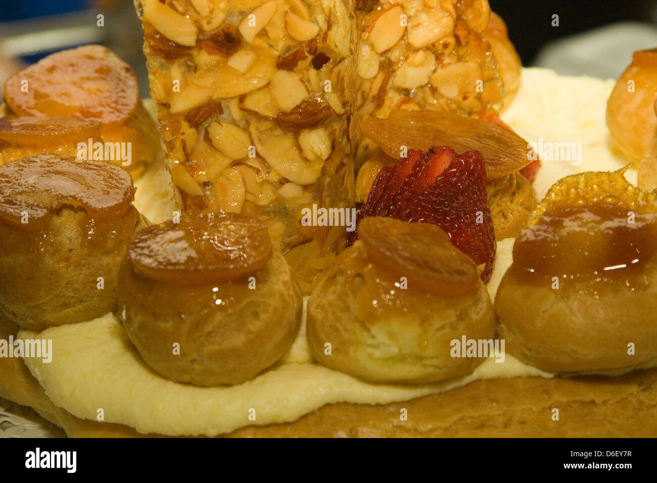 Mandel glasierten Gebäck auf das Dessertbuffet eines Kreuzfahrtschiffes Stockfoto