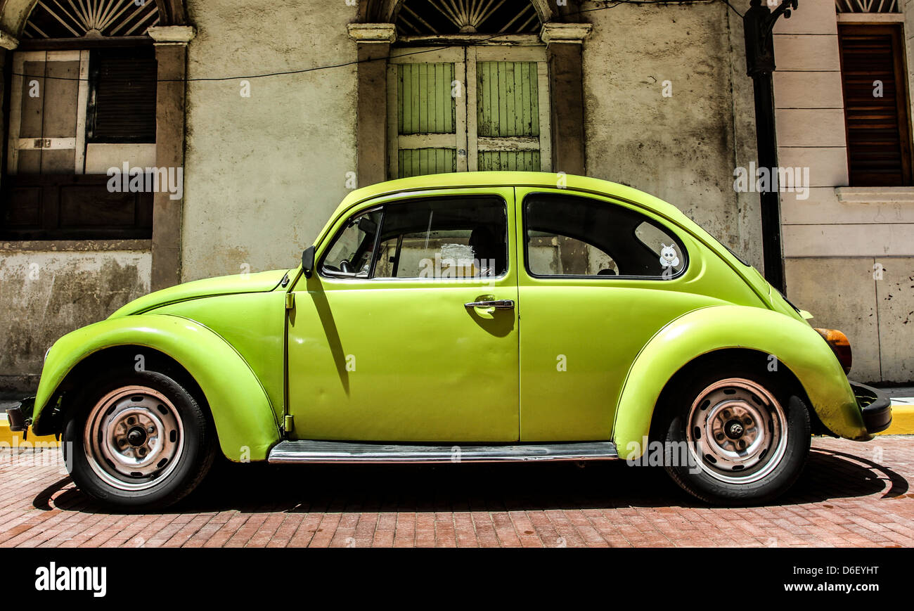 Klassische VW-Käfer in Casco Viejo-Panama-Stadt Stockfoto