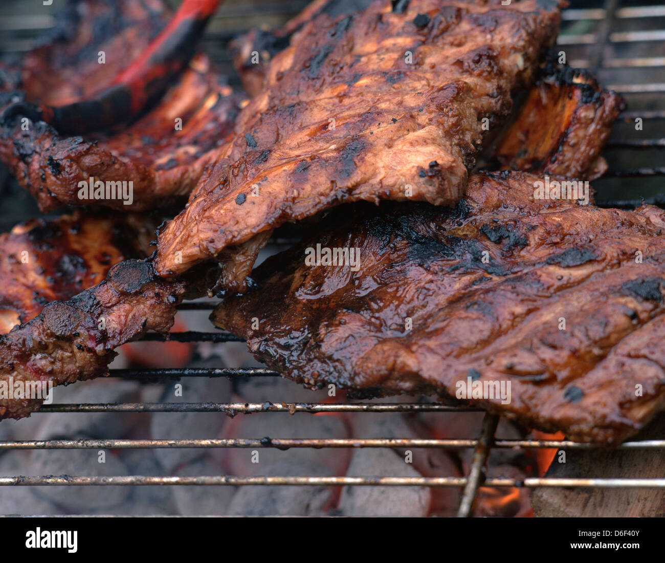 Grillen Schweinerippchen Stockfoto