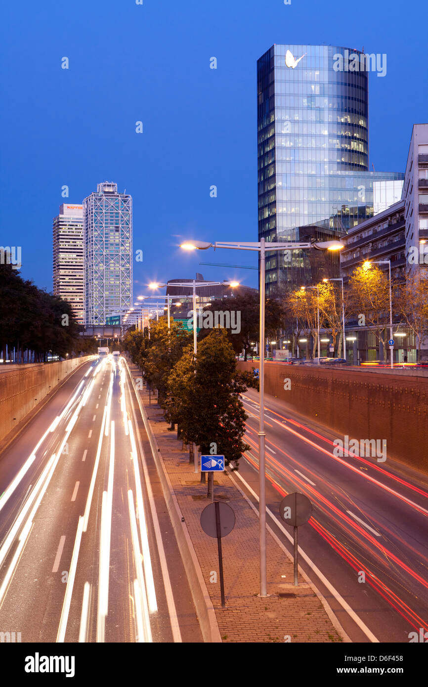 Blick auf die Mapfre Tower, Hotel Arts, Fenosa Gebäude und der Ringstraße genannt Ronda Litoral, Barcelona, Spanien Stockfoto