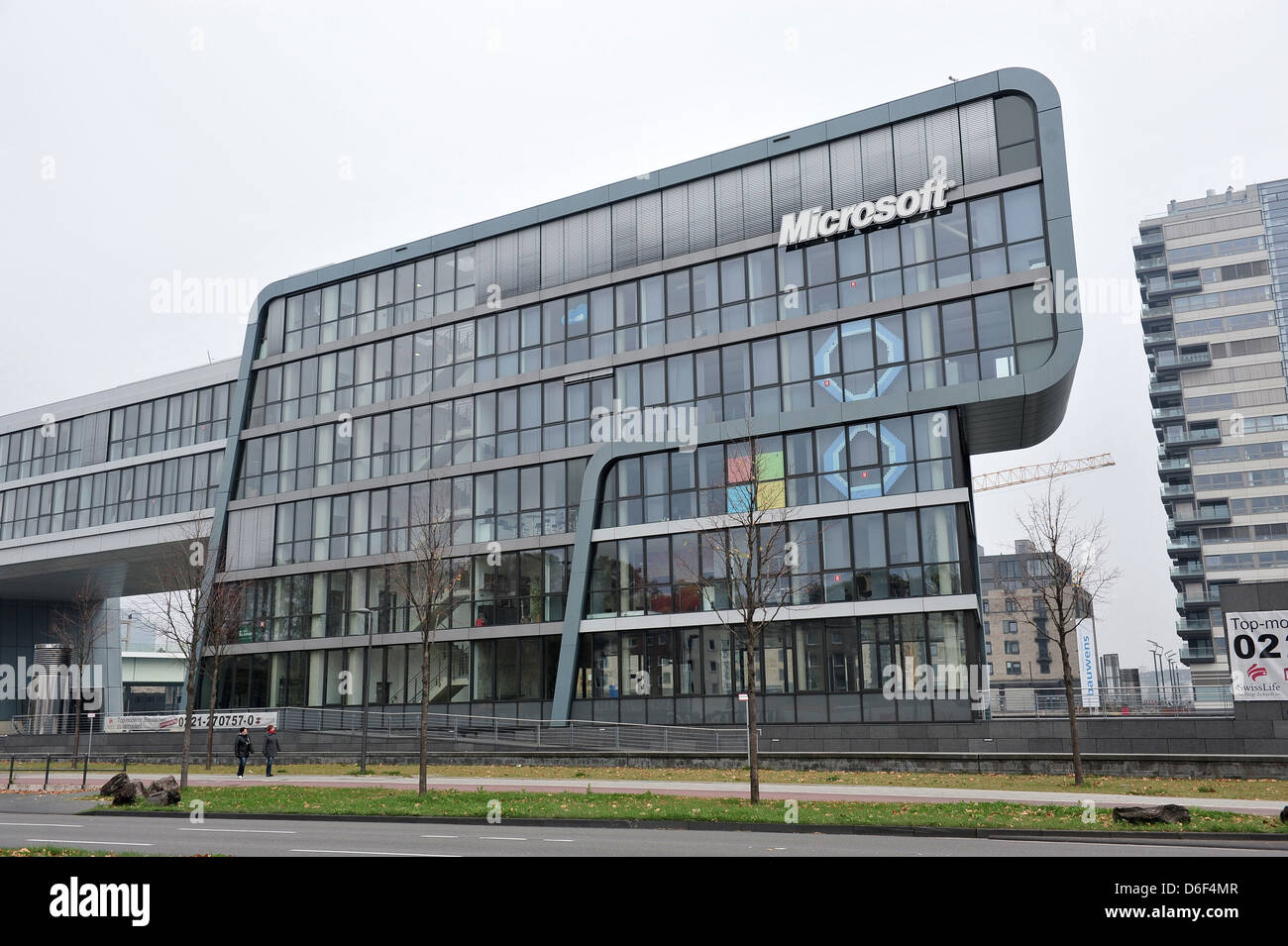 Köln, Deutschland, Microsoft OfficeGebäude am Ufer des Rheins