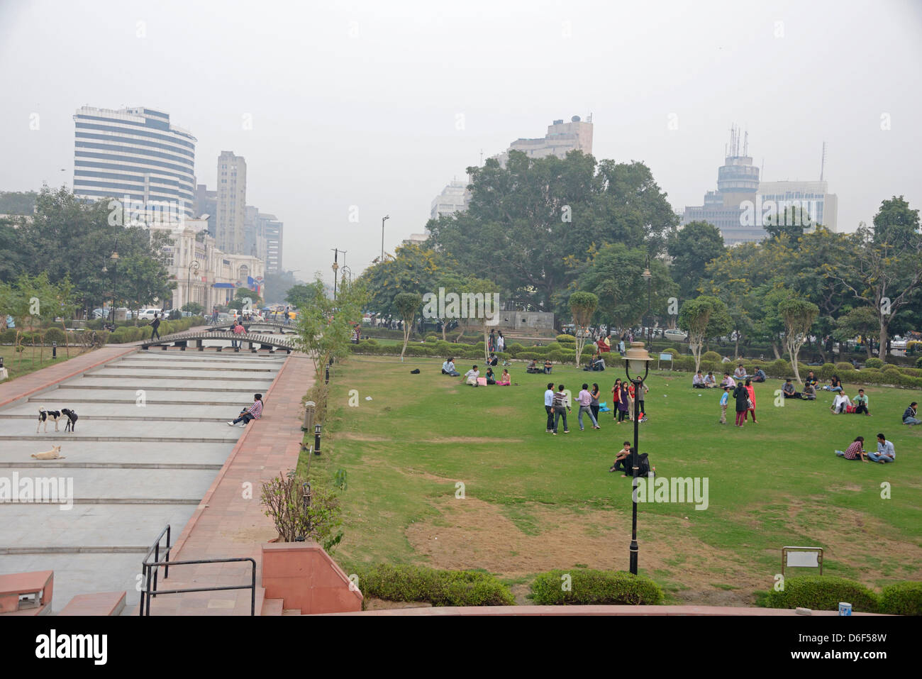 Rajiv Chowk Park im Zentrum von Connaught Place in Neu-Delhi, Indien Stockfoto