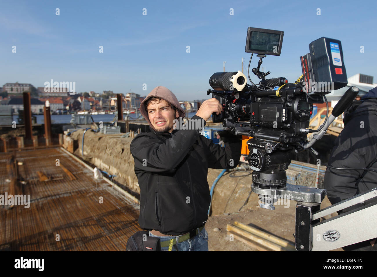 Flensburg, Deutschland, Kameramann bei der Filmproduktion, der Schatten am Flensburger Hafen Stockfoto