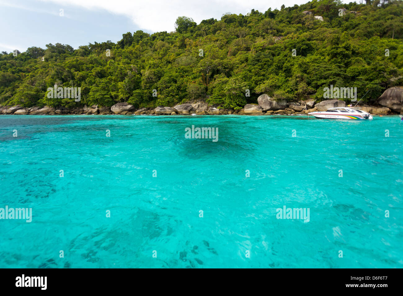 Klare, blaue Wasser der Mu Ko Similan Insel, Thailand Stockfoto