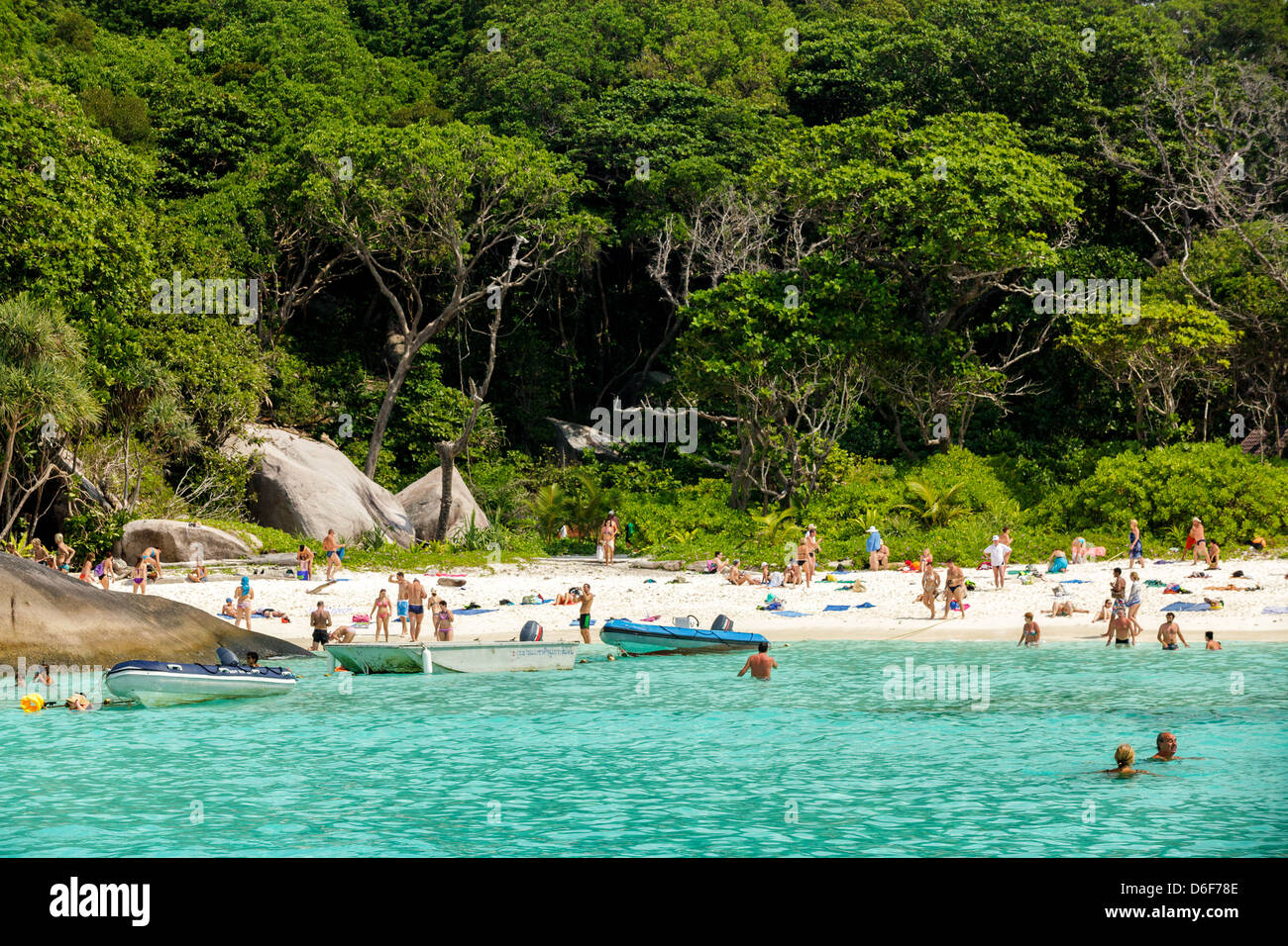 Russen Touristen Baden an der Mu Ko Similan Insel Beach, Thailand Stockfoto