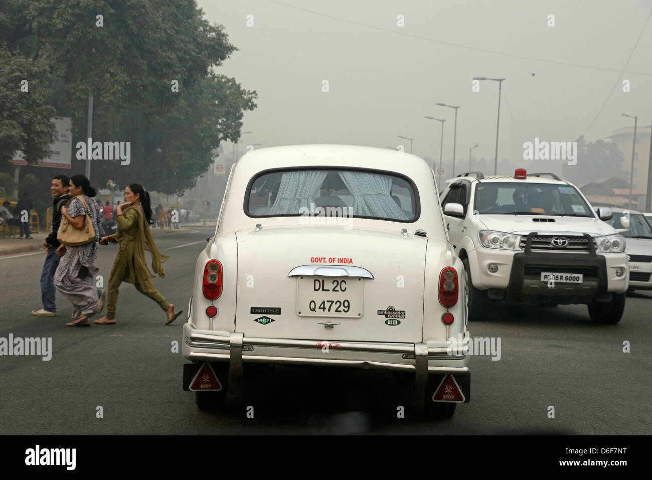 Ein Ambassador-Fahrzeug der indischen Regierung in Neu-Delhi, Indien Stockfoto