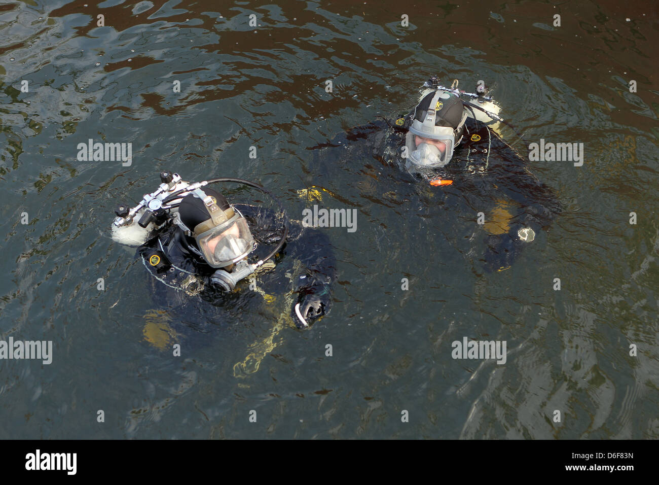 Flensburg, Deutschland, Polizei-Taucher Tauchen Bereitschaft Eutin im Flensburger Hafen Stockfoto