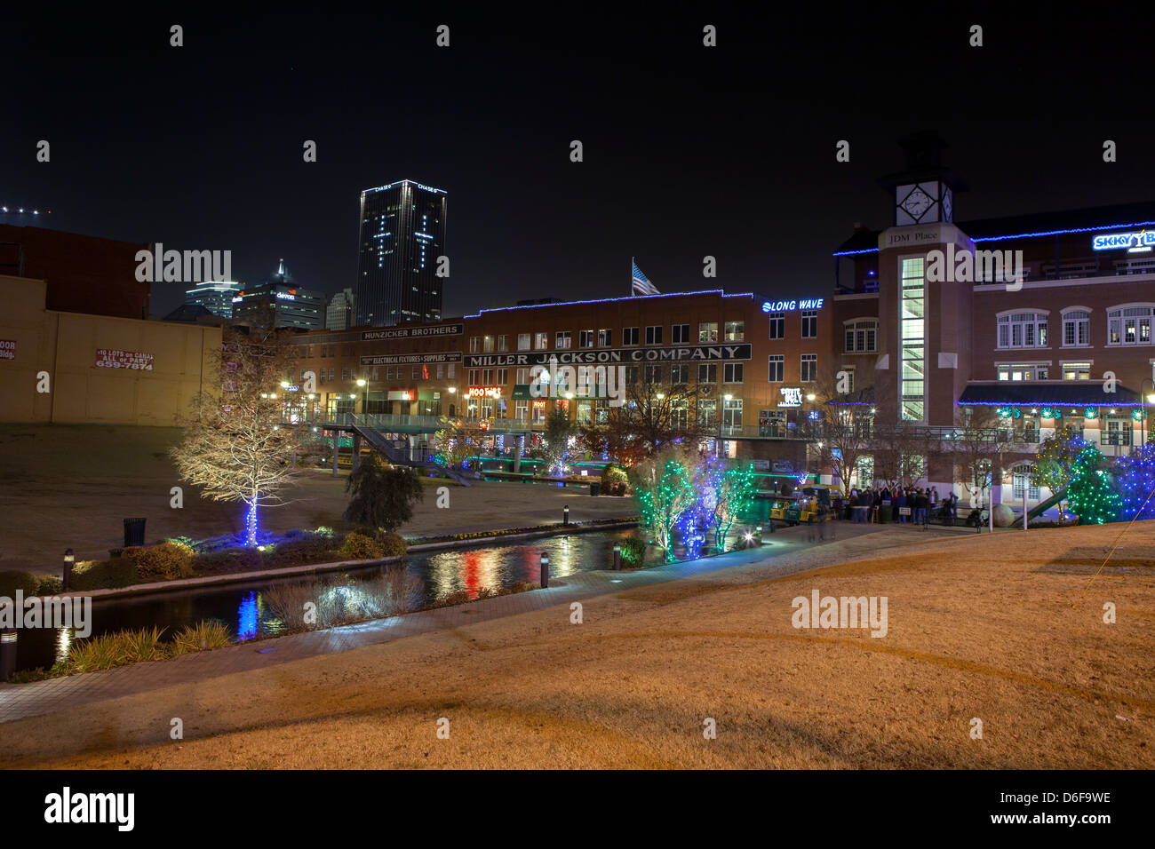 Stadtbild bei Nacht in Oklahoma City, Oklahoma, USA Stockfoto