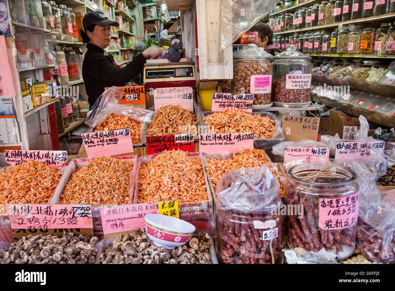 Seltsame Nahrungsmittel auf dem Display, Mott Street, Chinatown, New York City Stockfoto