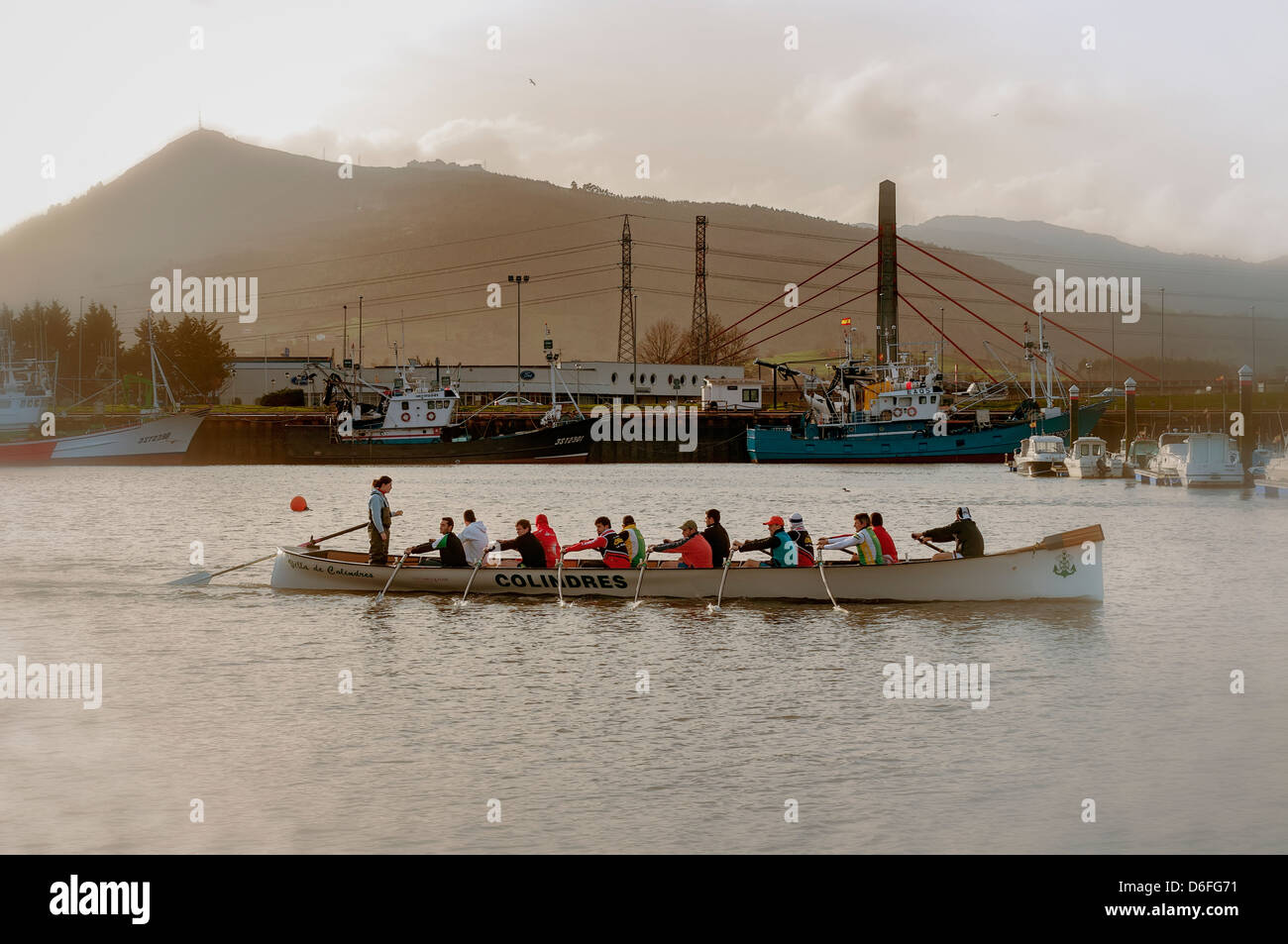 Trawler im Hafen von Colindres, Kantabrien, Spanien, Europa Stockfoto