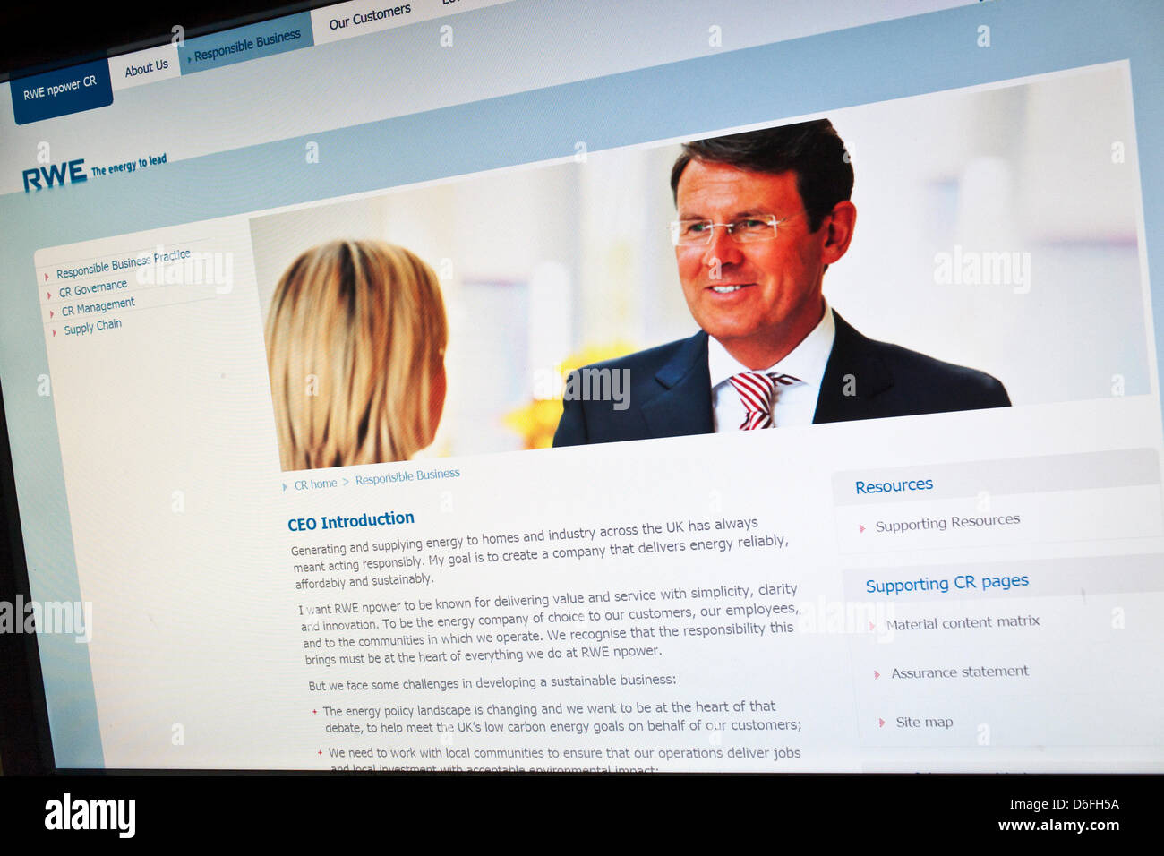 17. April 2013. Staatsangehöriger des Vereinigten Königreichs.  Webseite, auf der npower.com Website: Einführungsseite, die RWE Npower Corporate Verantwortung Bericht 2011, "Responsible Business" von Volker Beckers, Group Chief Executive Officer, RWE Npower geleitet. Politischer Aktivist Organisation 38 Grad üben weiterhin Druck auf NPower und seinen CEO Paul Massara UK Körperschaftssteuer zahlen.  Zu 22:45 hatte ihre Petition 54354 Unterschriften erreicht. Bildnachweis: Danny Callcut / Alamy Live News Stockfoto