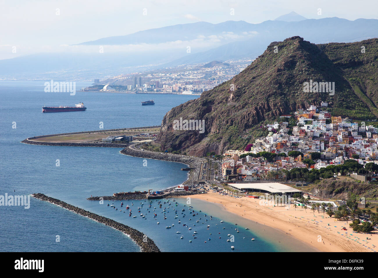 Playa de Las Teresitas, einem berühmten Strand in der Nähe von Santa Cruz De Tenerife im Norden von Teneriffa, Kanarische Inseln, Spanien Stockfoto