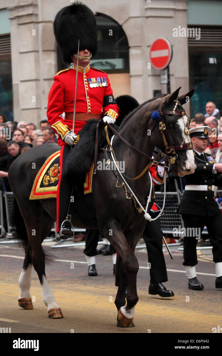 London, UK. 17. April 2013. Eine berittene Soldaten bei der Beerdigung von Margaret Thatcher in London, England. Baroness Thatcher (1925-2013) war eine Politikerin und der Premierminister des Vereinigten Königreichs von 1979 bis 1991. Bildnachweis: whyeyephotography.com/Alamy Li Stockfoto