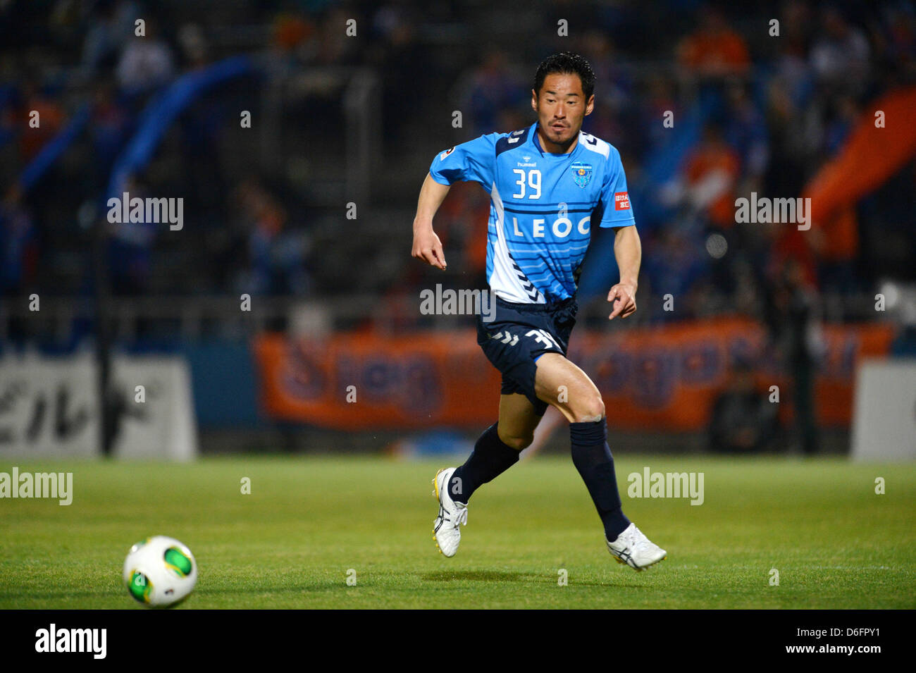 Tetsuya Okubo (Yokohama FC), 17. April 2013 - Fußball /Soccer: 2013 J.LEAGUE Division 2, 9. sec match zwischen Yokohama FC 1-2 V Varen Nagasaki im NHK Spring Mitsuzawa Fußballstadion, Kanagawa, Japan. (Foto von Jun Tsukida/AFLO SPORT) Stockfoto