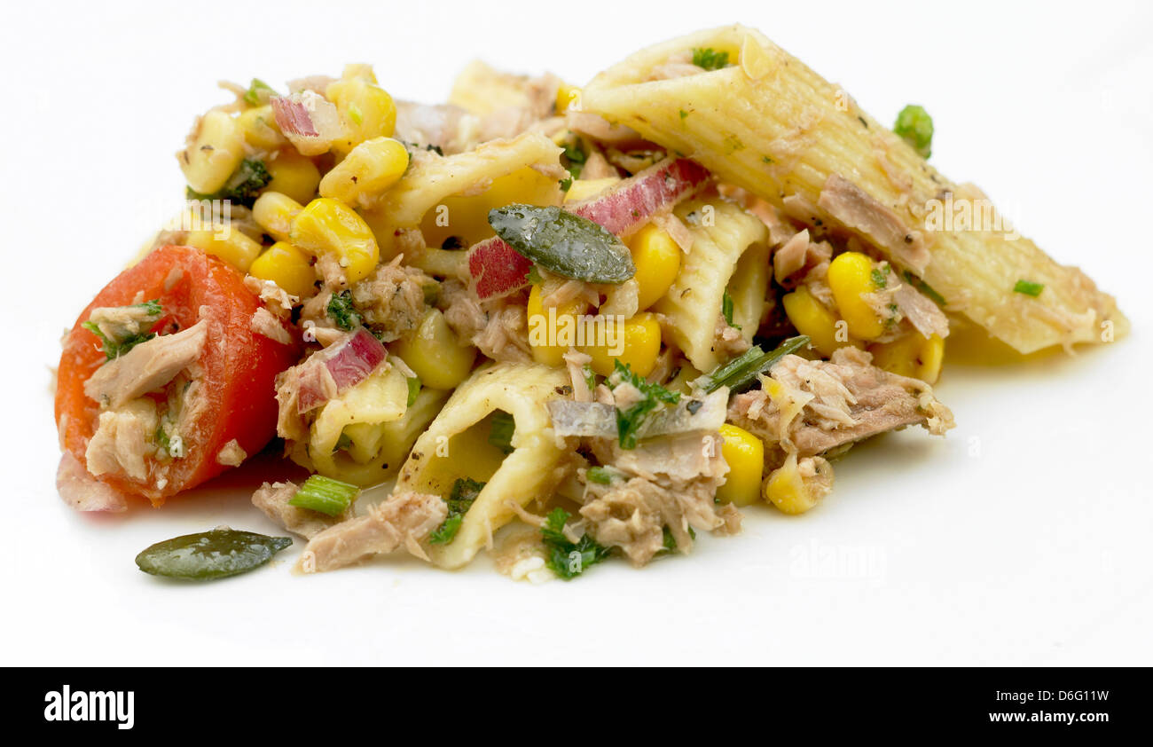 Gesunde Thunfisch-Mais-Salat mit Rezept Stockfoto