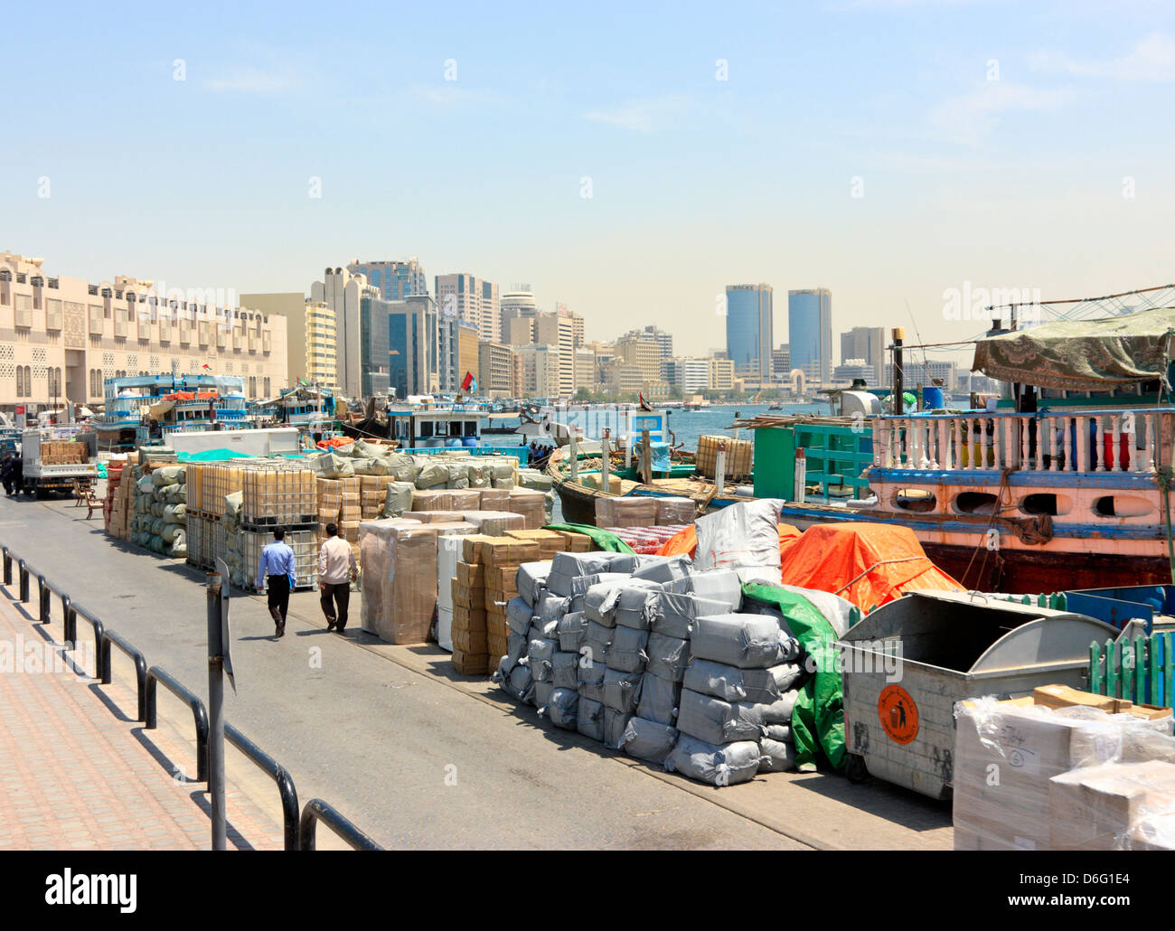 Dhau-Hafen am Creek, Deira Seite, Dubai, Vereinigte Arabische Emirate Stockfoto