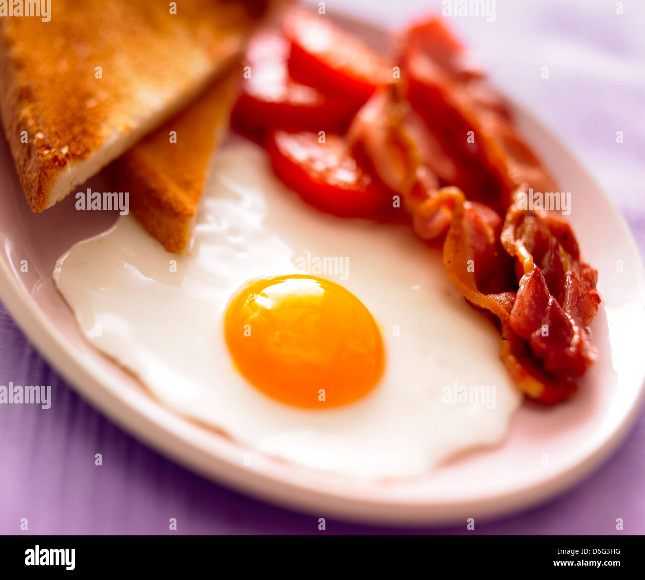 Tomate, Ei und Speck mit toast Stockfoto