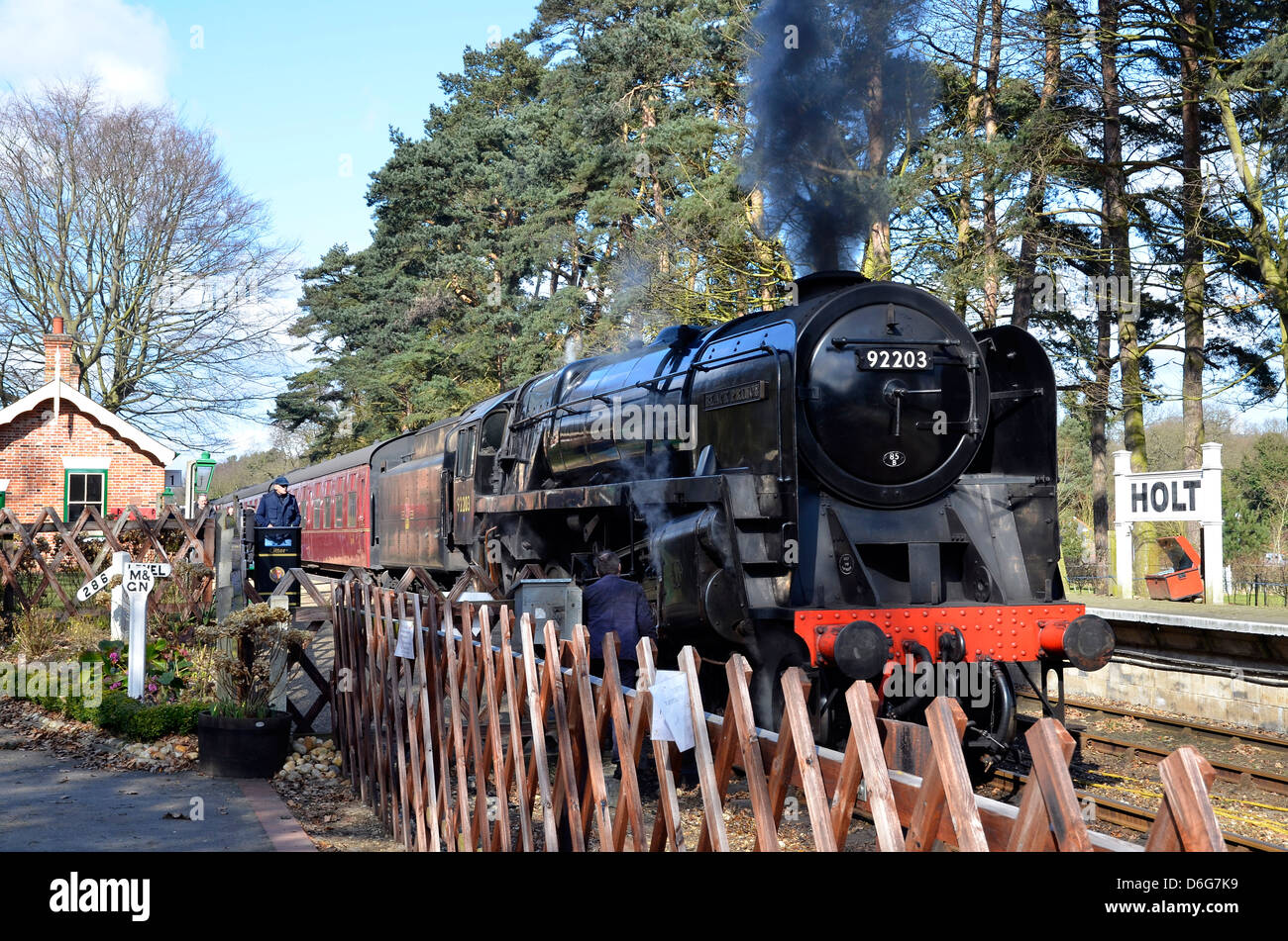 North Norfolk Railway Dampflok (Rätsel 9F Klasse Lok) Haltestelle Holt, Norfolk, England Stockfoto