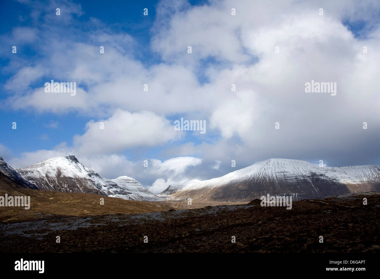 Auf dem Weg nach oben Quinag mit den langen Grat des Segeln Gharbh auf der rechten Seite. Stockfoto