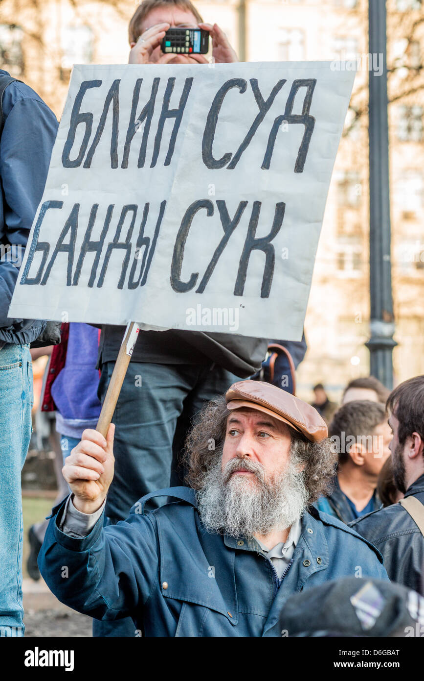 Moskau, Russland. 17. April 2013 Unterstützer von Alexei Nawalny, russischer Jurist und politischer und finanzieller Aktivist und andere politische Gefangene versammelt sich in Moskau auf Novopuskinsky Platz zum protest gegen politisch engagierten Prozess gegen Alexei Navalny. Bildnachweis: Alexander Stzhalkouski/Alamy Live-Nachrichten Stockfoto