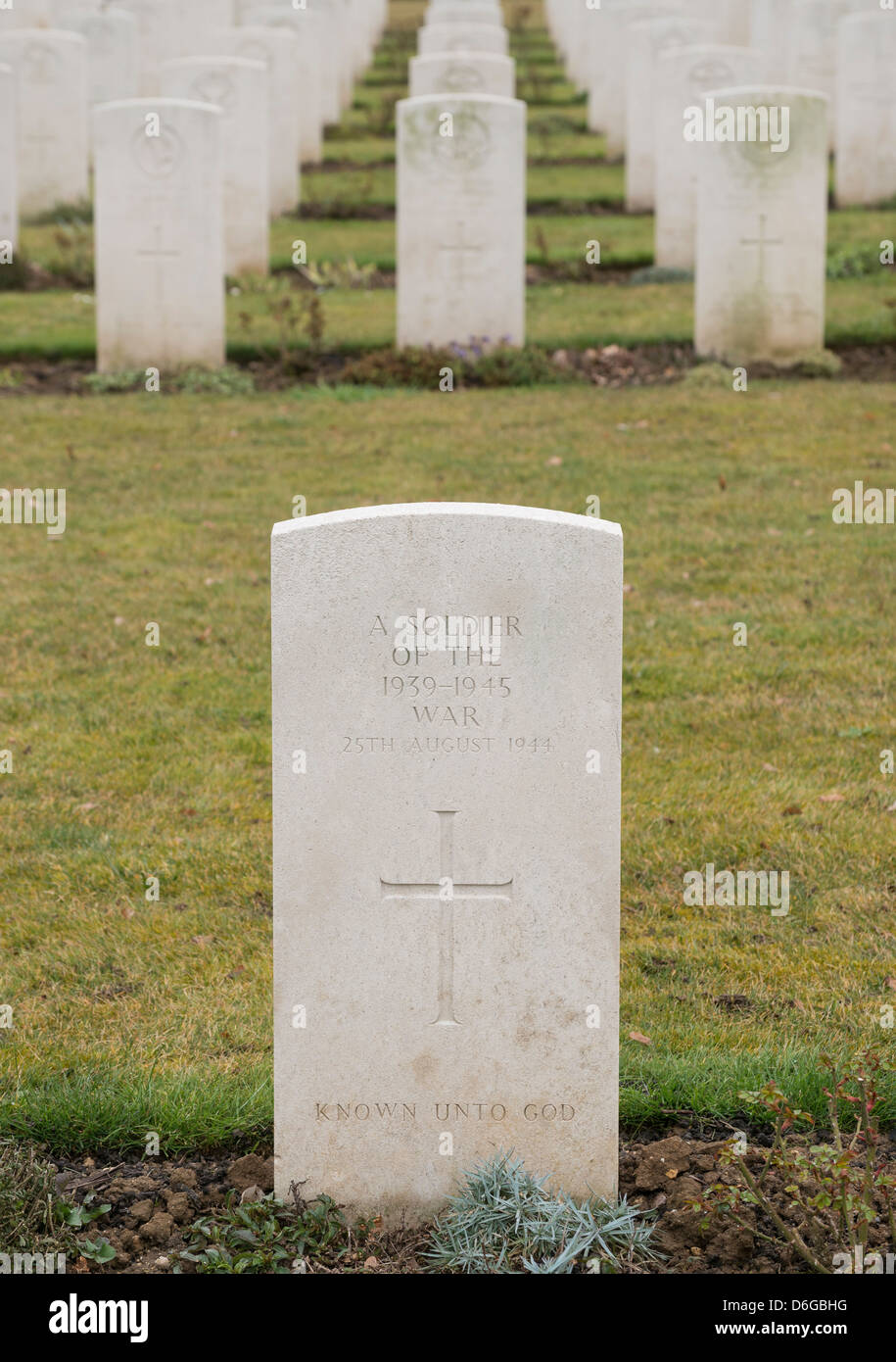 Gedenksteine, britischer Soldatenfriedhof, Douvres-la-Délivrande (14440), Calvados, Normandie, Frankreich. Stockfoto