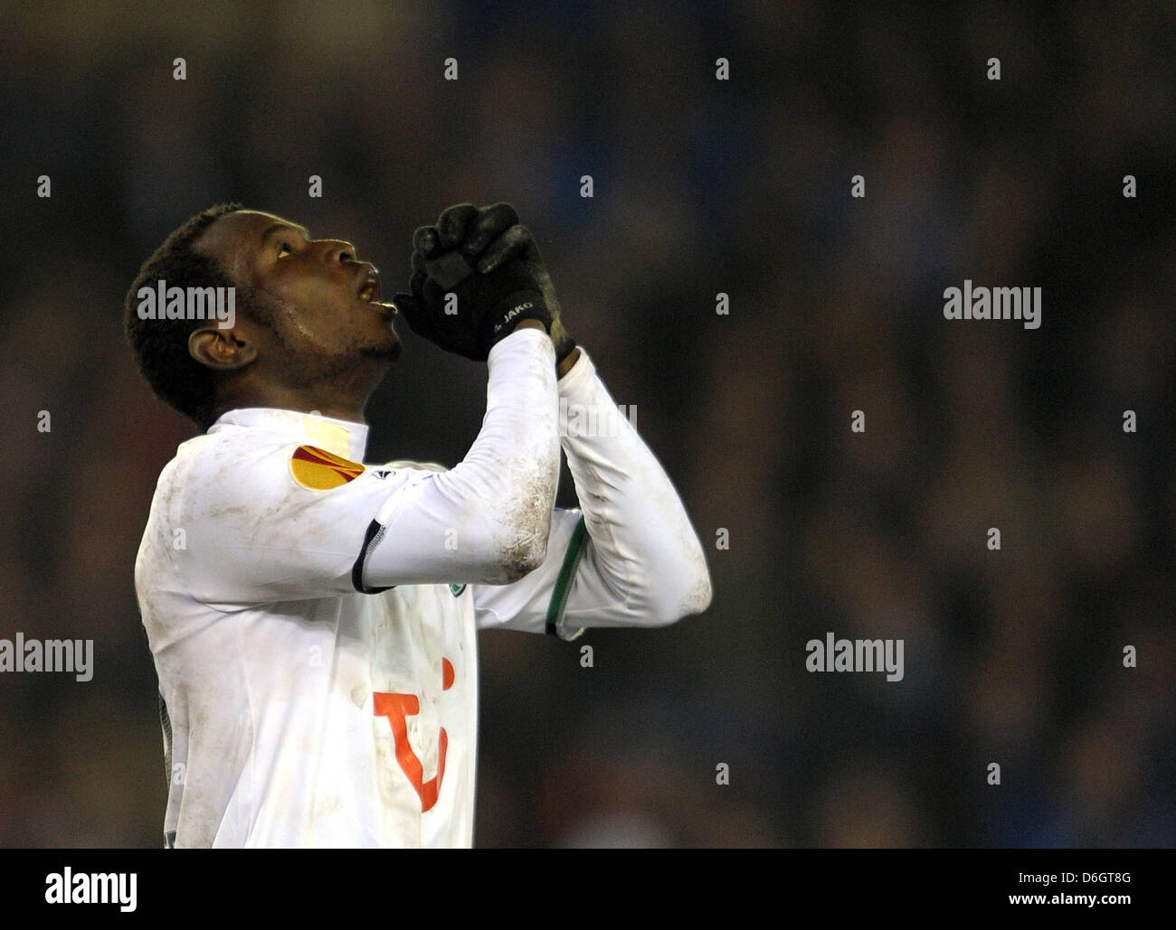 Hannovers Mame Diouf reagiert während der 2. Etappe der Europa League 32 Spiel Club Brugge Vs Hannover 96 im Jan-Breydel-Stadion in Brügge, Belgien, 23. Februar 2012. Foto: Federico Gambarini Dpa +++(c) Dpa - Bildfunk +++ Stockfoto