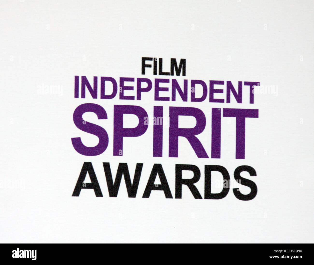 Logo des 27. jährlichen Film Independent Spirit Awards in einem Zelt am Strand von Santa Monica in Los Angeles, USA, am 25. Februar 2012. Foto: Hubert Boesl Stockfoto