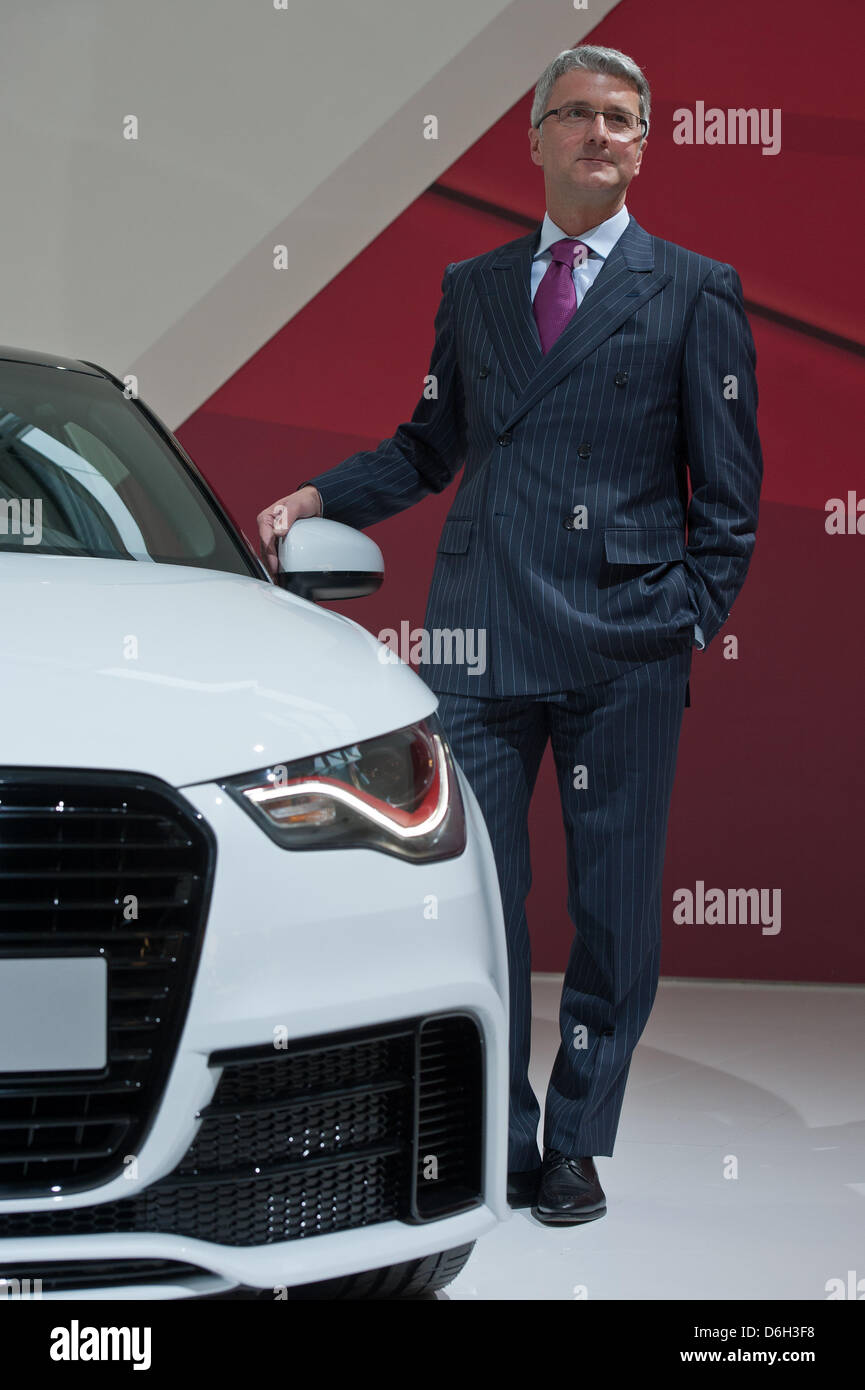 Audi-Chef Rupert Stadler, steht neben einem Audi A1 Quattro vor der Firma Bilanzpressekonferenz im Audi Forum in Ingolstadt, Deutschland, 1. März 2012. Autobauer Audi präsentiert seine Bilanzen des Jahres 2011. Foto: ARMIN WEIGEL Stockfoto