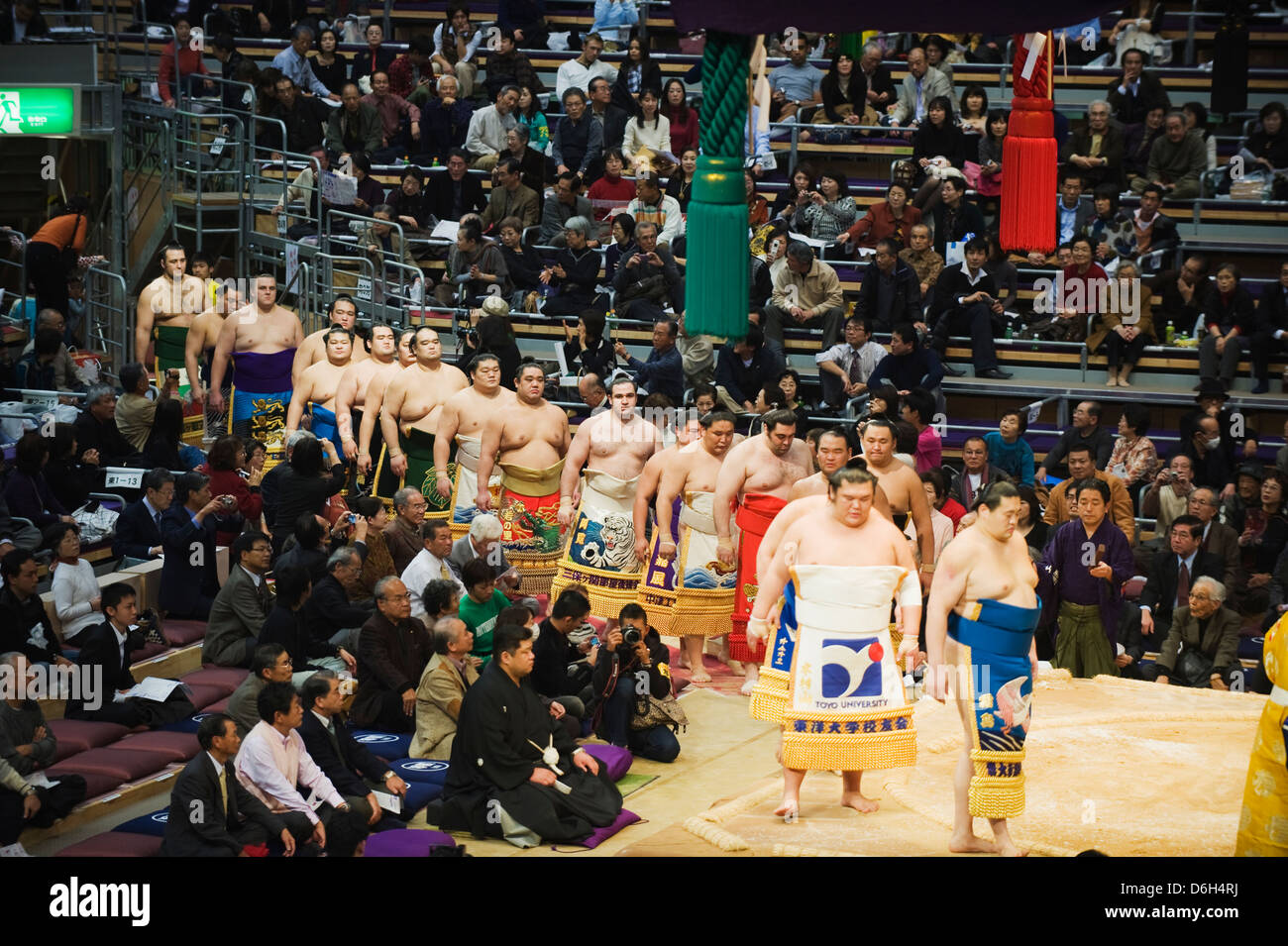 Fukuoka Sumo Wettbewerb, betreten die Ring Zeremonie, Kyushu Basho, Fukuoka City, Kyushu, Japan, Asien Stockfoto