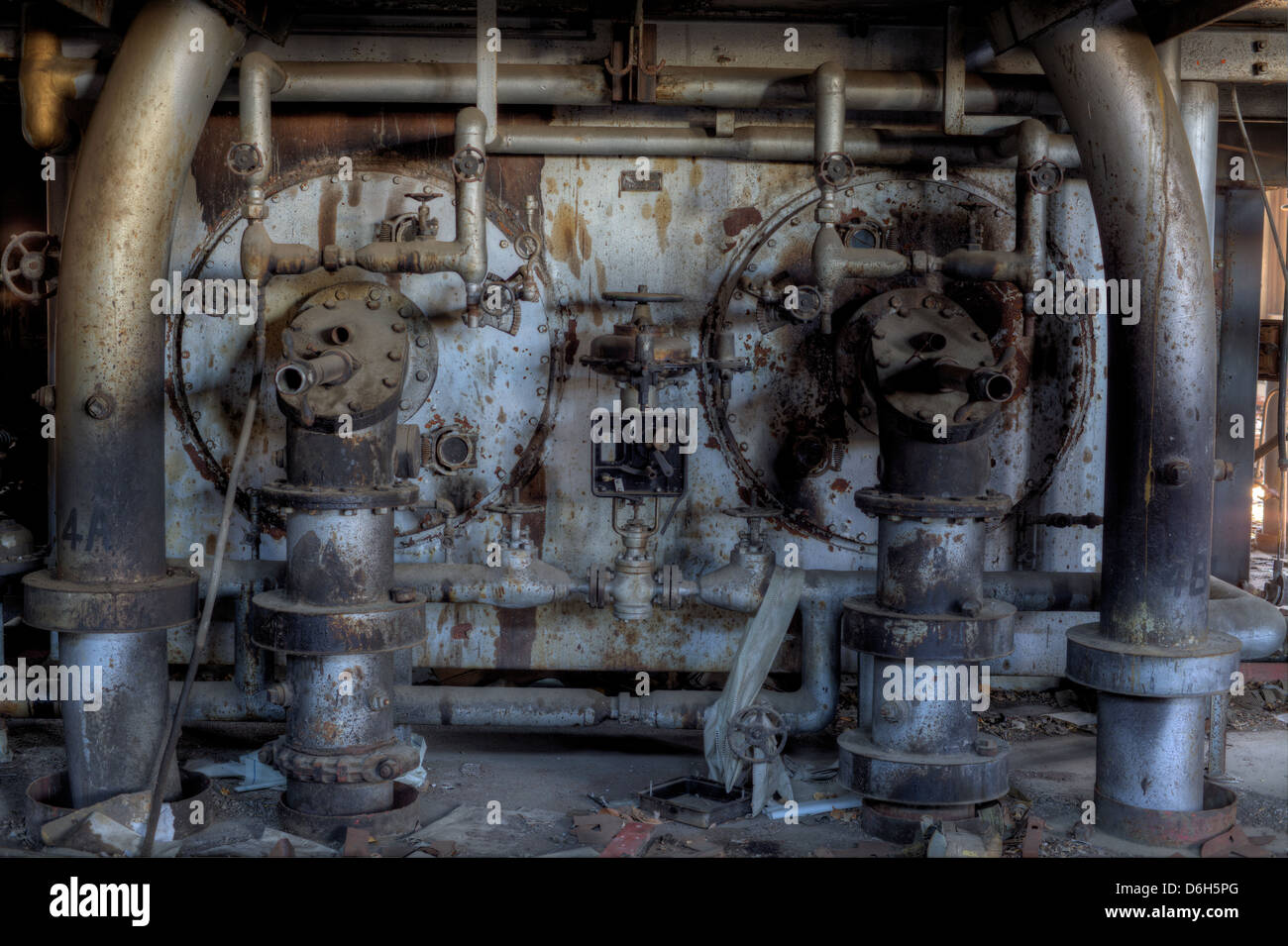 URBEX - Blick auf ein Detail eines verlassenen Kraftwerks in leichte HDR-Verarbeitung Stockfoto