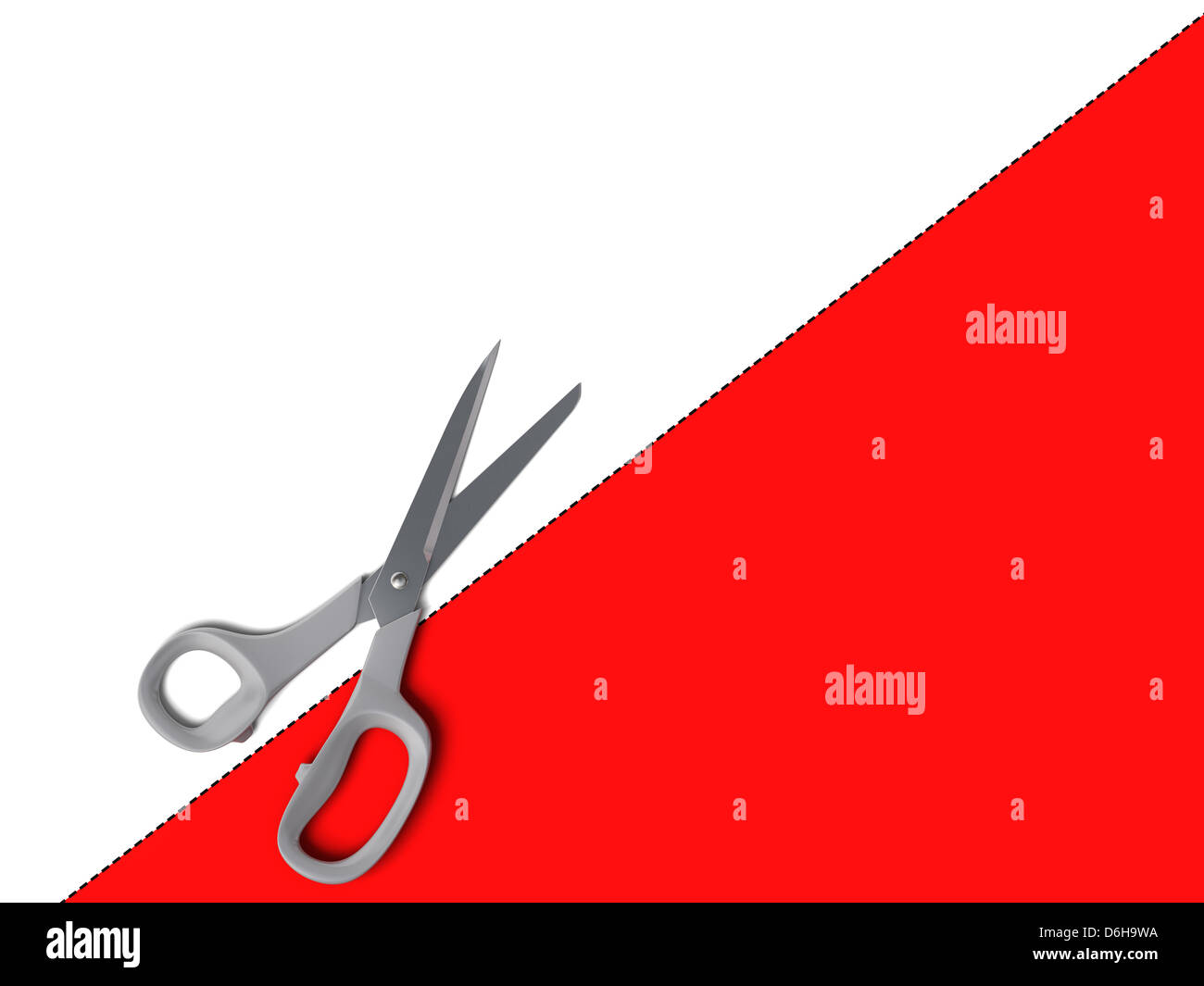 gepunktete Linie mit einer Schere für vorgeschnittene Coupon, rote und weiße Teile, Ansicht von oben Stockfoto