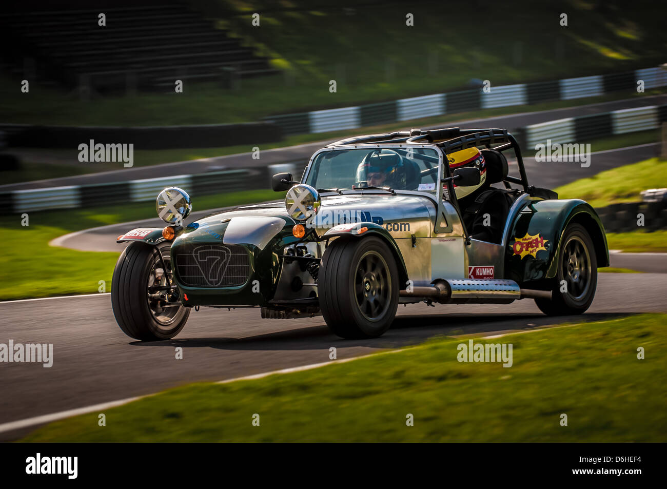 Caterham Sieben Sportwagen-Rennen auf der Rennstrecke des Cadwell Parks. Stockfoto