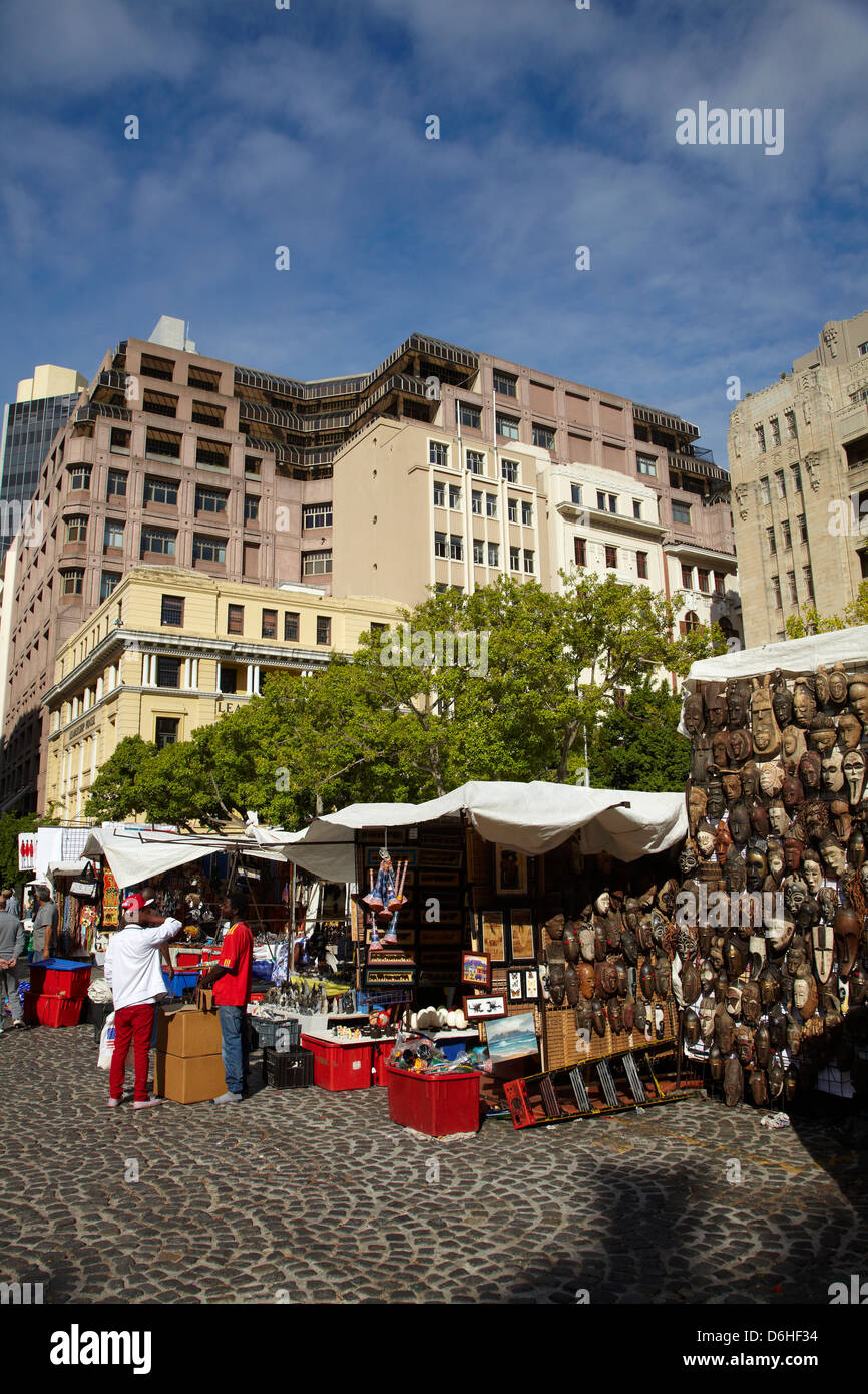 Afrikanische Curio Markt, Greenmarket Square (1696), Cape Town, Südafrika Stockfoto