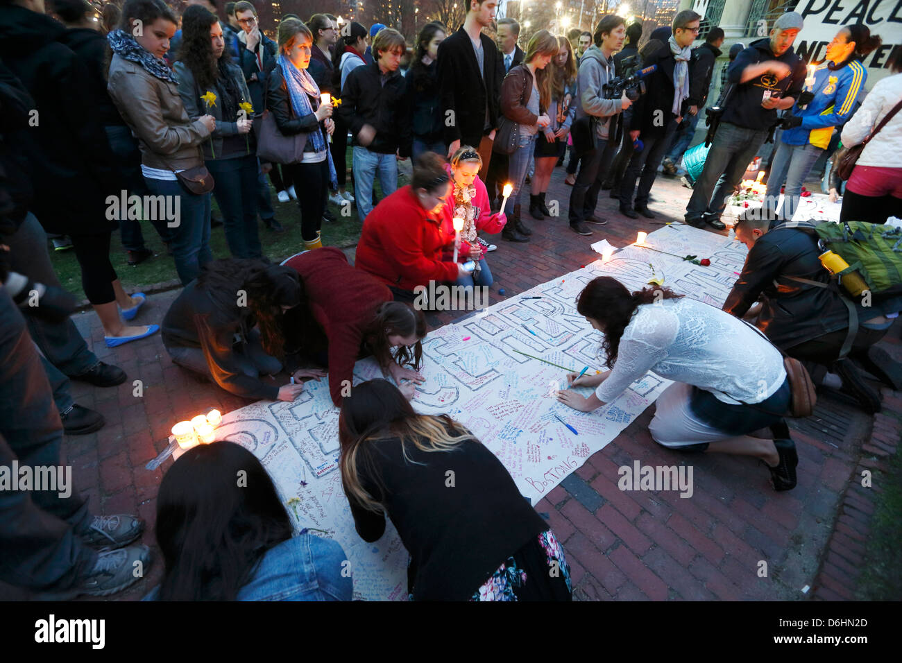 Kerzenlicht-Mahnwache am Boston Common nach Explosionen auf der Ziellinie des Boston-Marathons Stockfoto