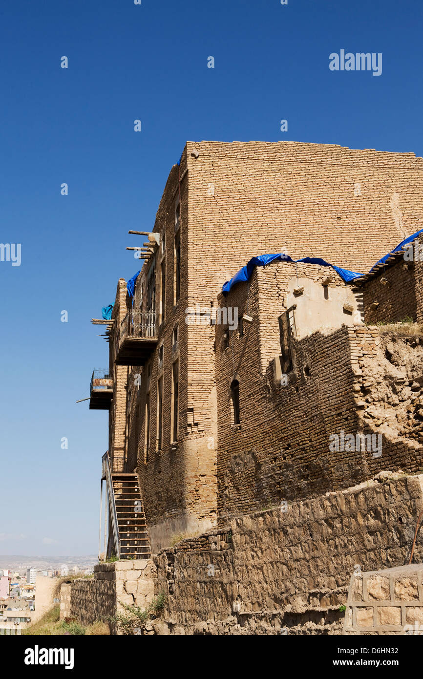 Ein historisches Gebäude, ist Teil der Mauer, die Zitadelle von Erbil im Irak umgibt. Stockfoto