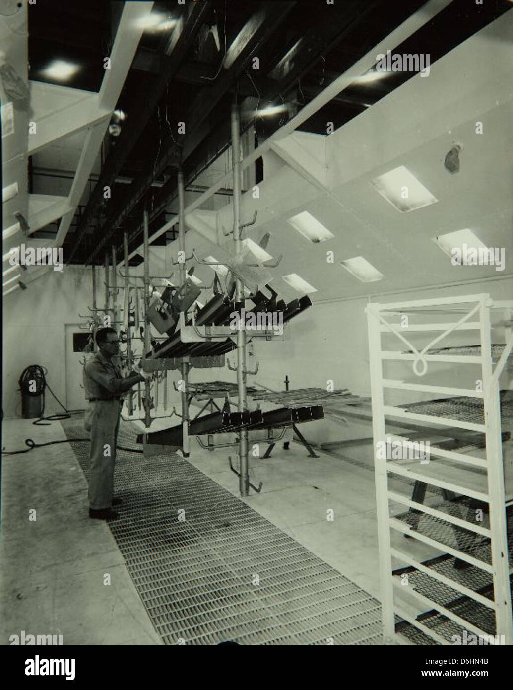 Convair und General Dynamics waren wichtige Akteure in der Luft- und Raumfahrtproduktion. Ihre Werke in San Diego produzierten hochentwickelte Militär- und Zivilflugzeuge, die Mitte des 20. Jahrhunderts zur Dominanz der US-Luftfahrt beitrugen. Stockfoto