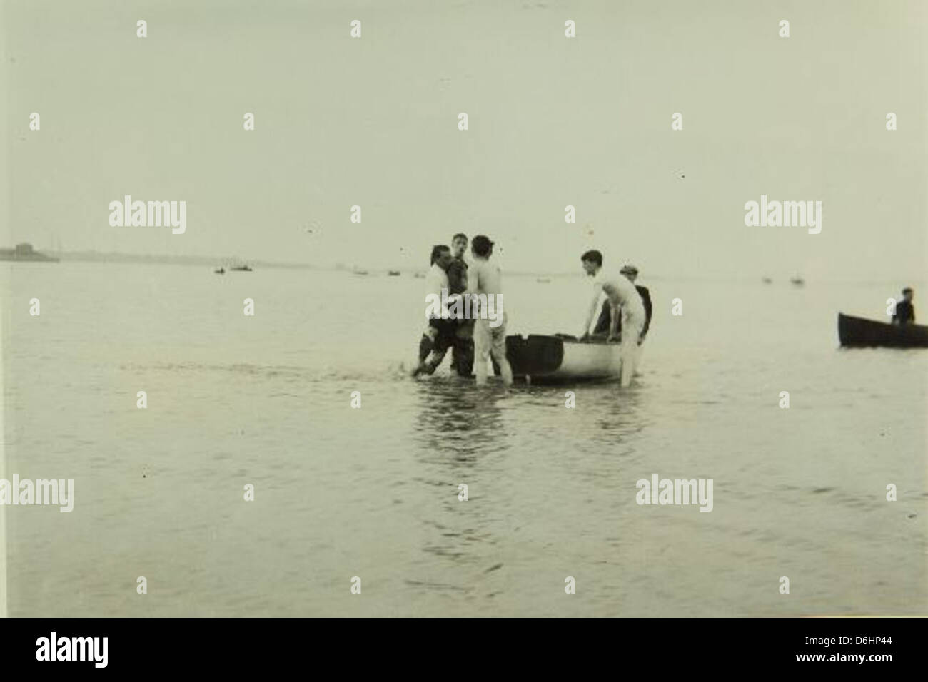Harriet Quimby war die erste Amerikanerin, die eine Pilotenlizenz erhielt, und die erste Frau, die 1912 allein über den Ärmelkanal flog. Dieses Bild zeigt ihre Verbindung zur Luftfahrtgeschichte und ihre bahnbrechenden Leistungen als Pilotin. Stockfoto