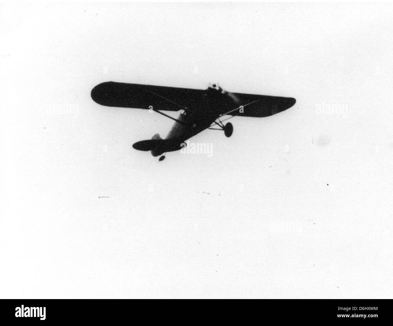 Die Waterhouse Cruzair ist eine Kopie der Ryan M-1, einem Flugzeug aus den 1930er Jahren, das für seine fortschrittliche Technik bekannt ist. Dieses Flugzeug, das im San Diego Air and Space Museum ausgestellt wird, repräsentiert die innovativen Designs der frühen Luftfahrt. Stockfoto
