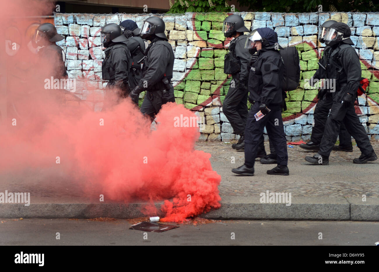 Berlin, Deutschland, Polizeieinsatz bei einer Demonstration am 1. Mai 2012 Stockfoto