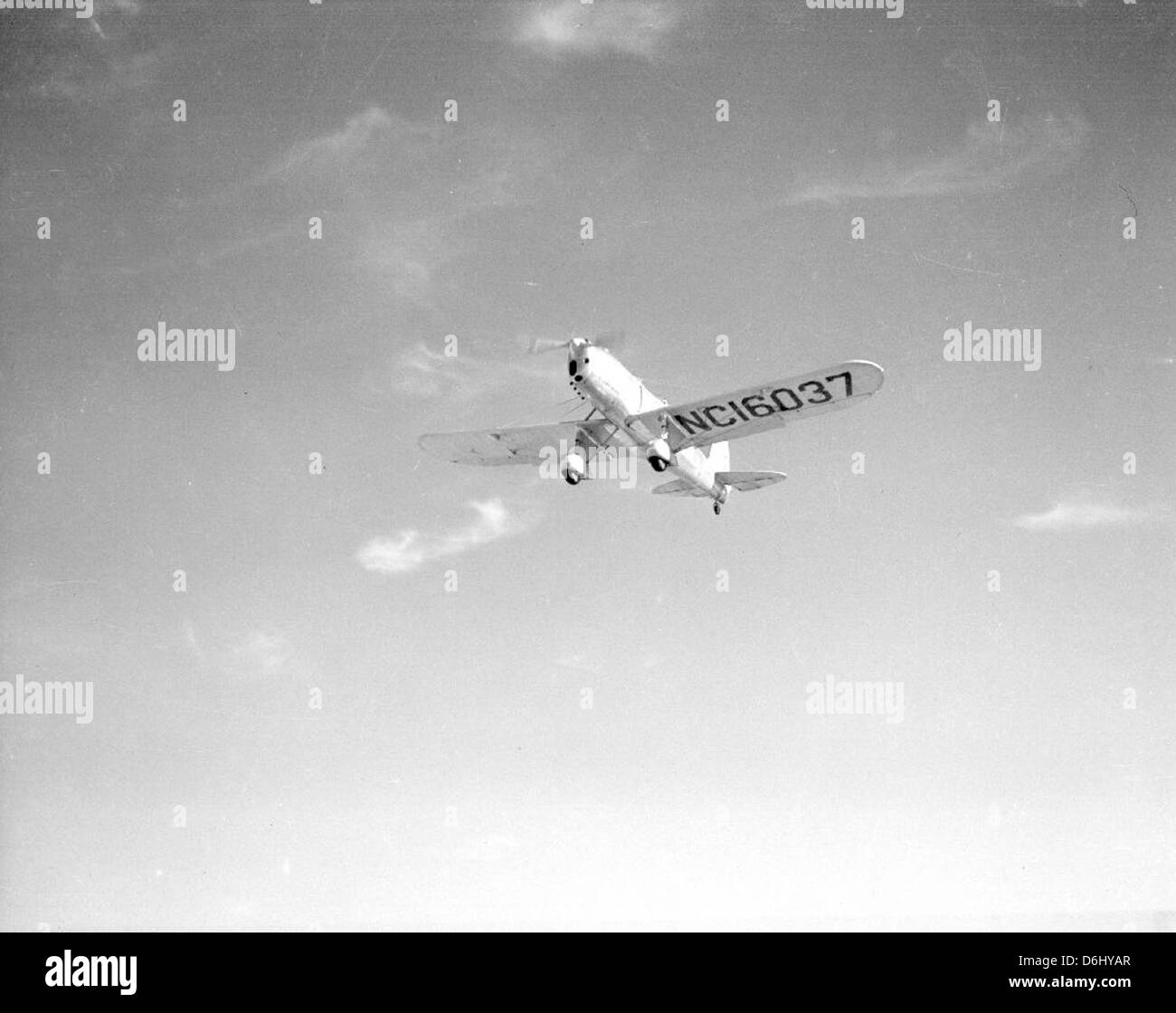 Die Ryan ST, die 1934 eingeführt wurde, war ein Leichtflugzeug für Training und Sportfliegen. Ausgestattet mit einem Menasco C-4-Triebwerk spielte die Ryan ST-Serie, einschließlich der Ryan STA, eine Schlüsselrolle bei zivilen Flugtrainingsprogrammen und der Entwicklung persönlicher Flugzeuge während dieser Zeit. Stockfoto