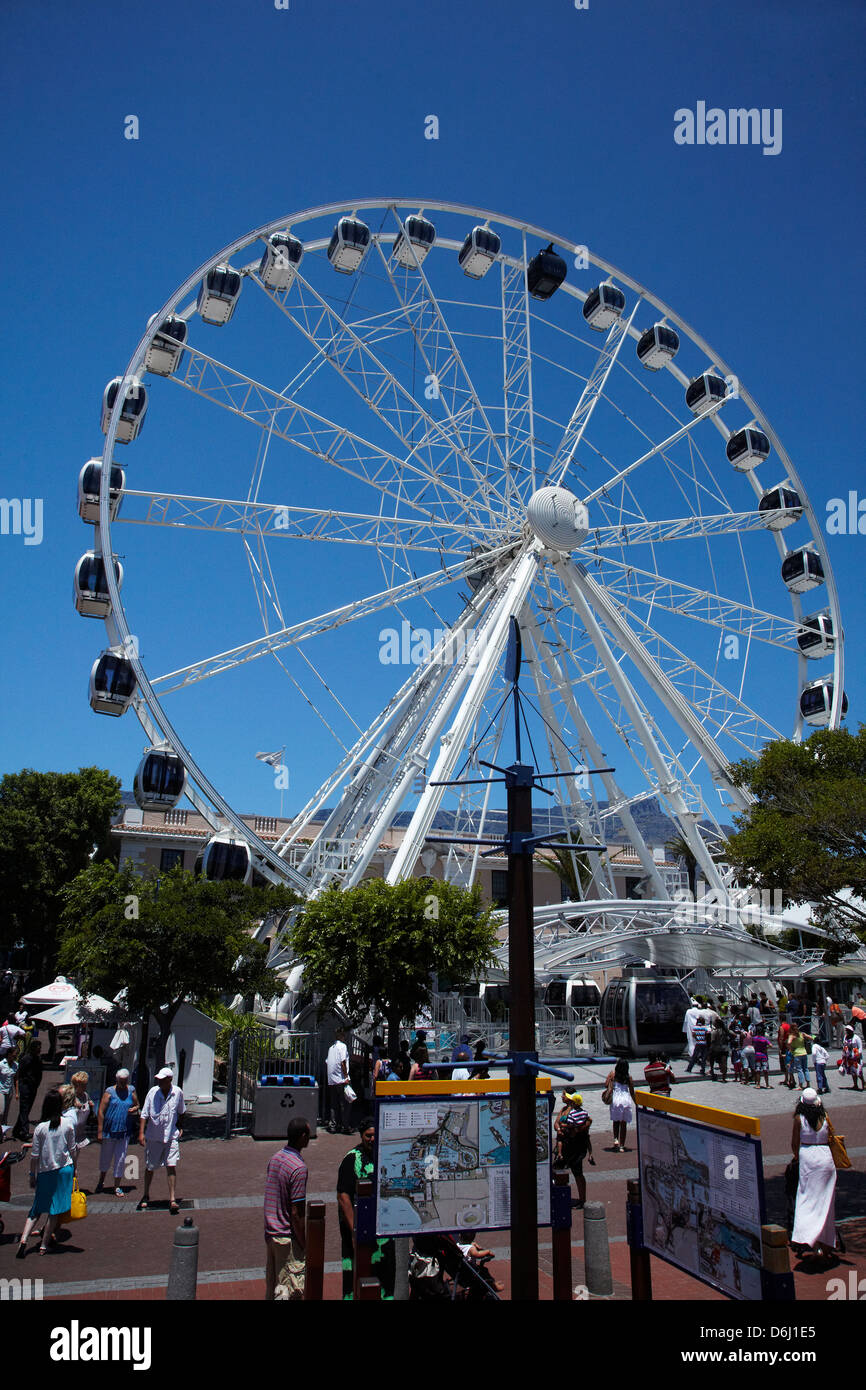 Touristen und Cape Rad, Victoria und Alfred Waterfront, Cape Town, Südafrika Stockfoto