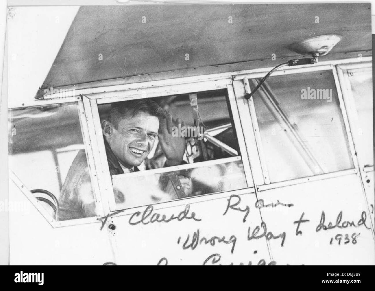 04-02365 signiert Foto von Doug Corrigan in NX9243, Sept.1938 Stockfoto