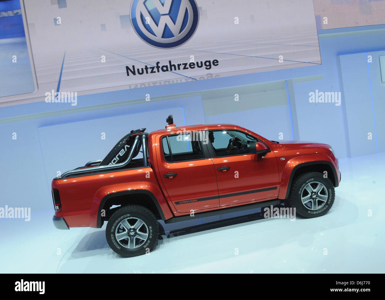 Der VW Amarok Canyon wird während der Volkswagen-Darstellung auf der Internationalen Automobilausstellung in Genf, Schweiz, 5. März 2012 präsentiert. Foto: Uli Deck Stockfoto