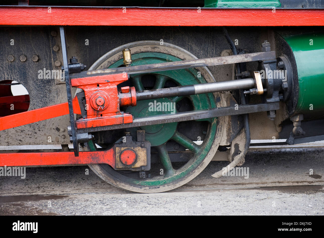Kolben und Rad auf grüne und rote Vintage trainieren Stockfoto